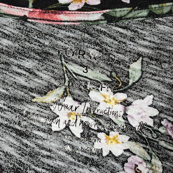 Torrid floral shirt sleeve tee size 3 - Picture 3 of 7